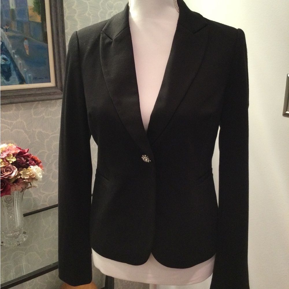 PRICE DROP! NWT Elegant Black Women's Blazer